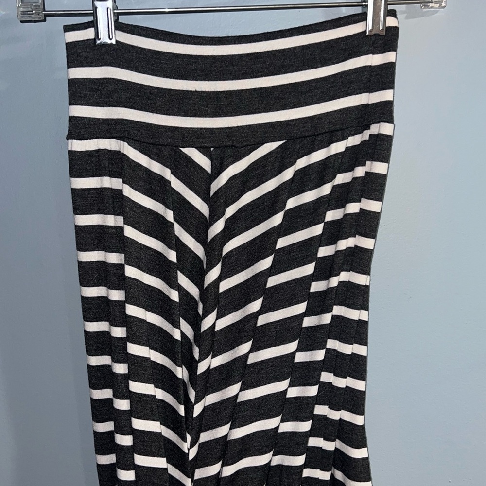 AB studio: Dark grey and white skirt - Picture 2 of 5